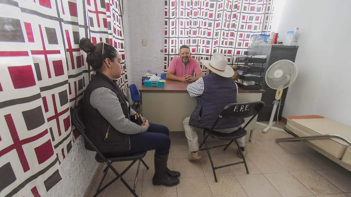 A la Fundación acuden jóvenes, matrimonios, adultos mayores y padres que desean ayuda para sus hijos menores.  Foto César Ortiz.